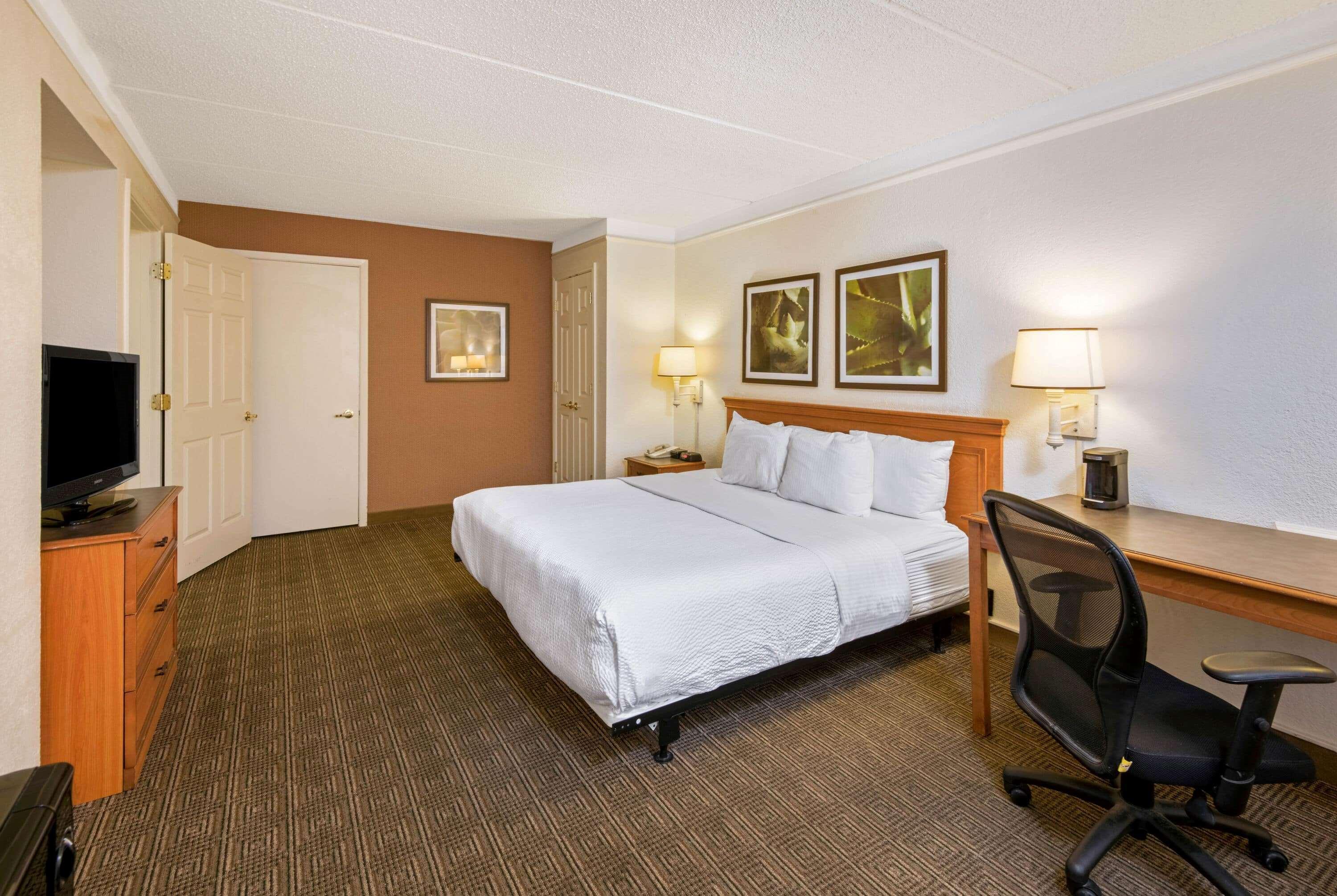 La Quinta Inn By Wyndham San Antonio Market Square Exterior photo