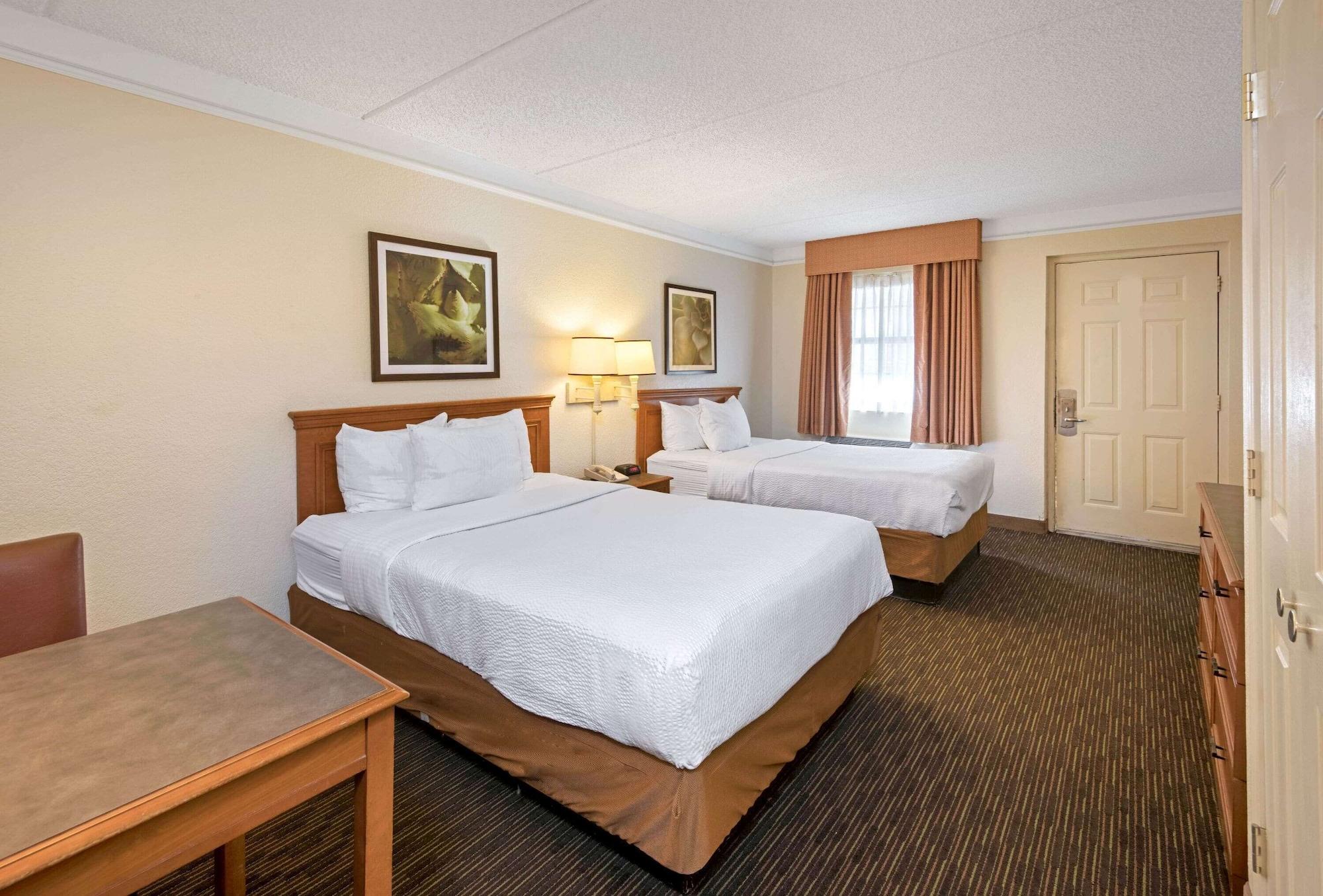 La Quinta Inn By Wyndham San Antonio Market Square Exterior photo