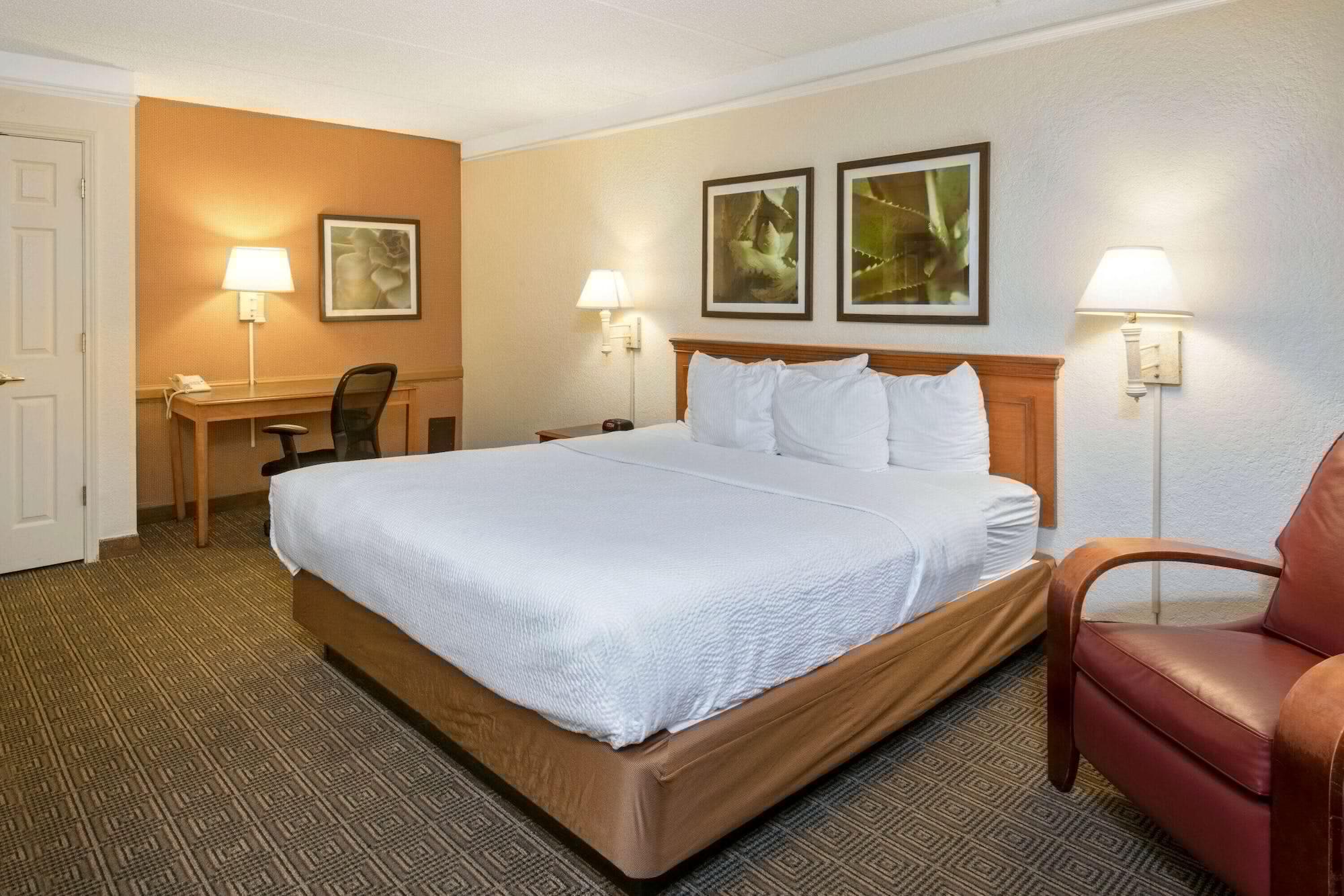 La Quinta Inn By Wyndham San Antonio Market Square Exterior photo
